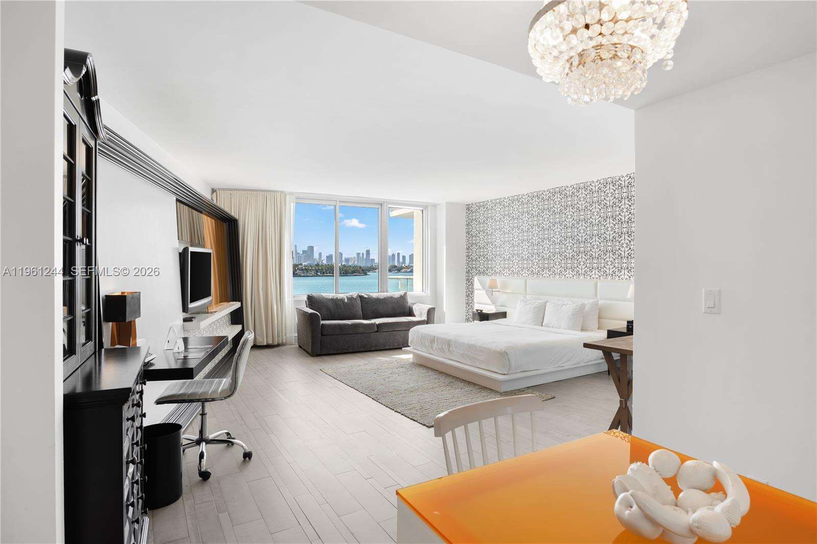 Mondrian Unit #408 | Picture 5