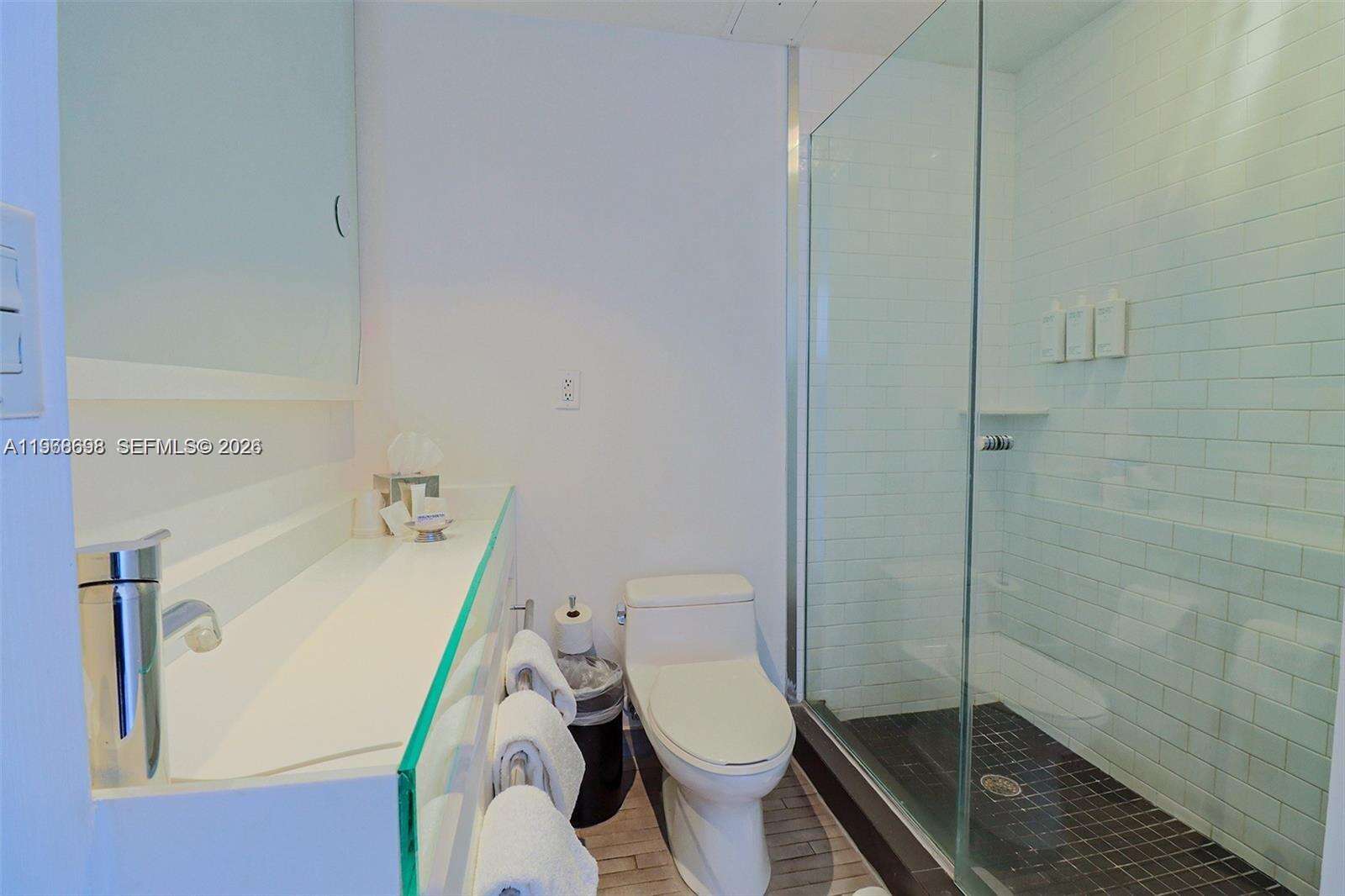 Mondrian Unit #1617 | Picture 12