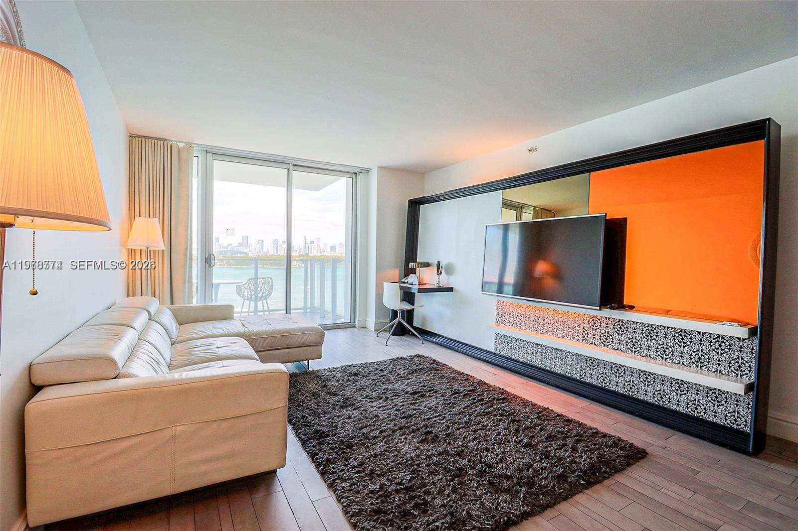 Mondrian Unit #816 | Picture 19