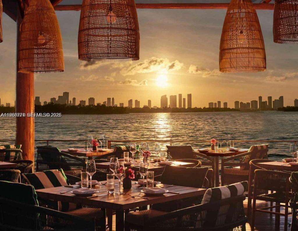 Mondrian Unit #816 | Picture 3