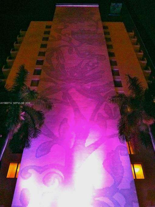 Mondrian Unit #816 | Picture 5