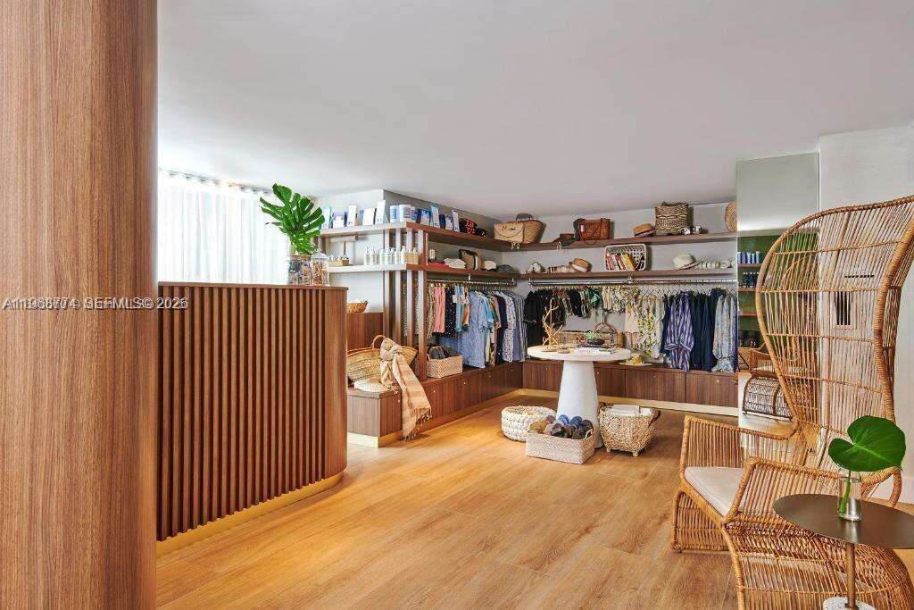 Mondrian Unit #816 | Picture 48