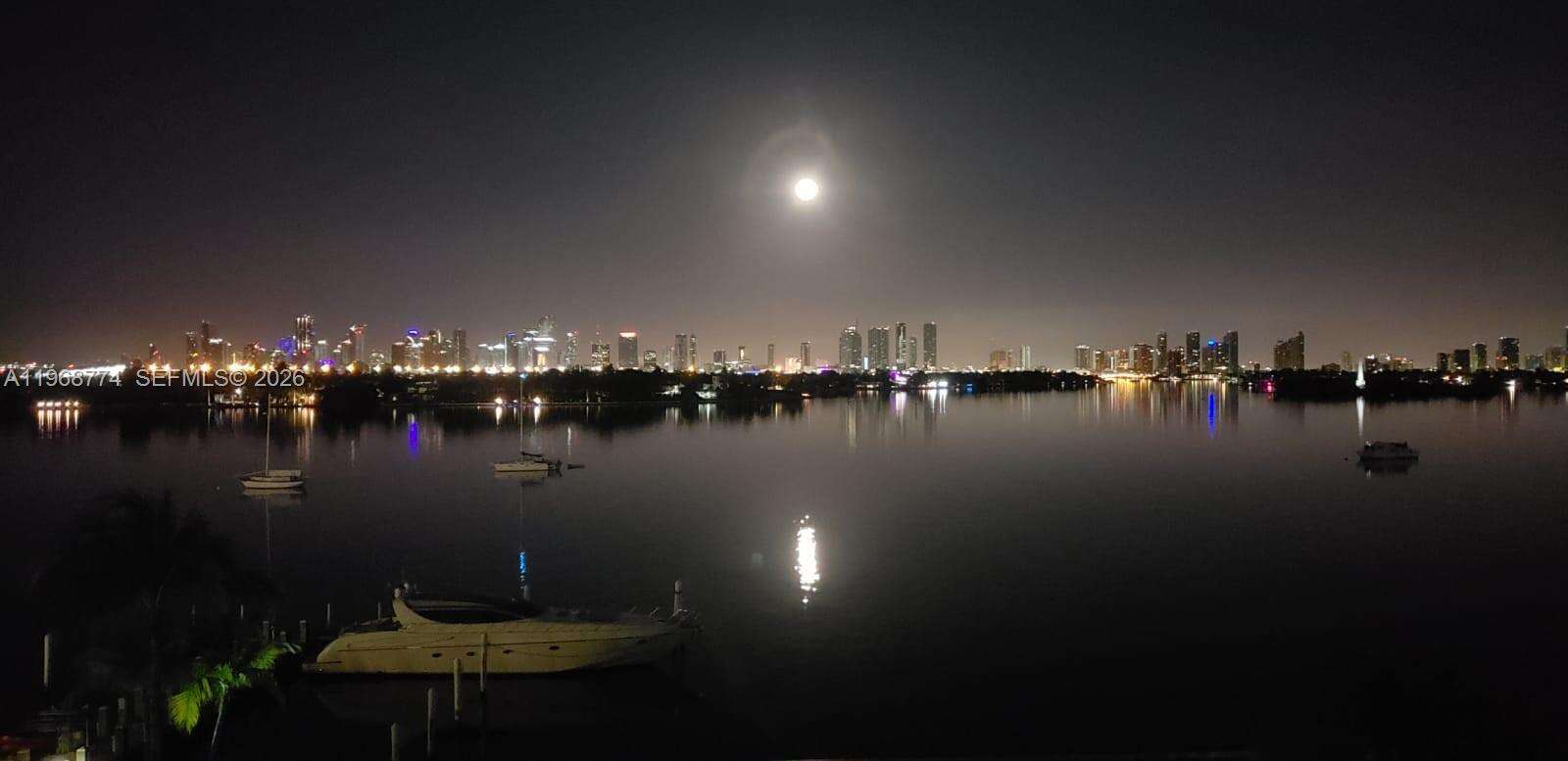 Mondrian Unit #816 | Picture 6