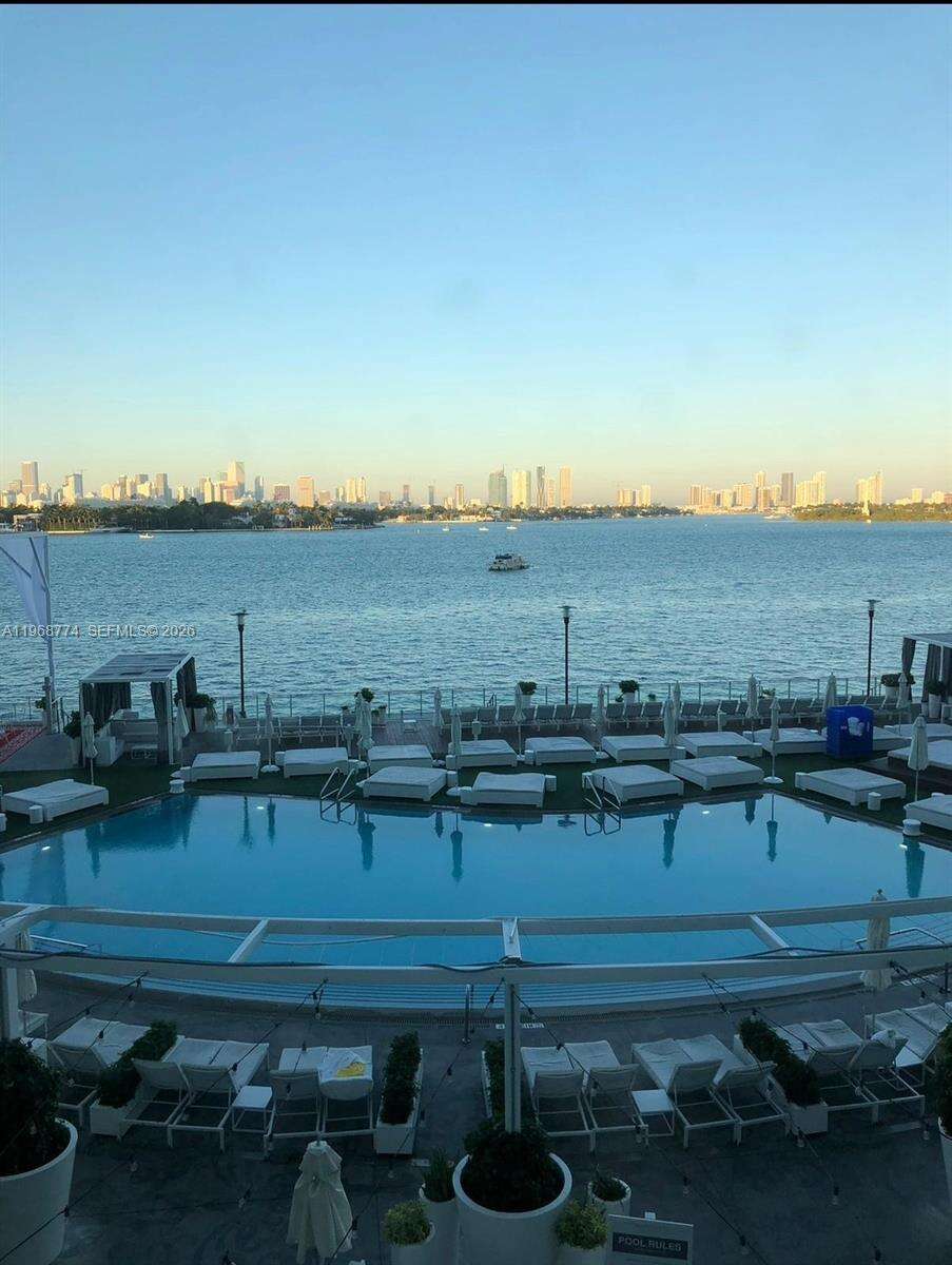 Mondrian Unit #816 | Picture 51