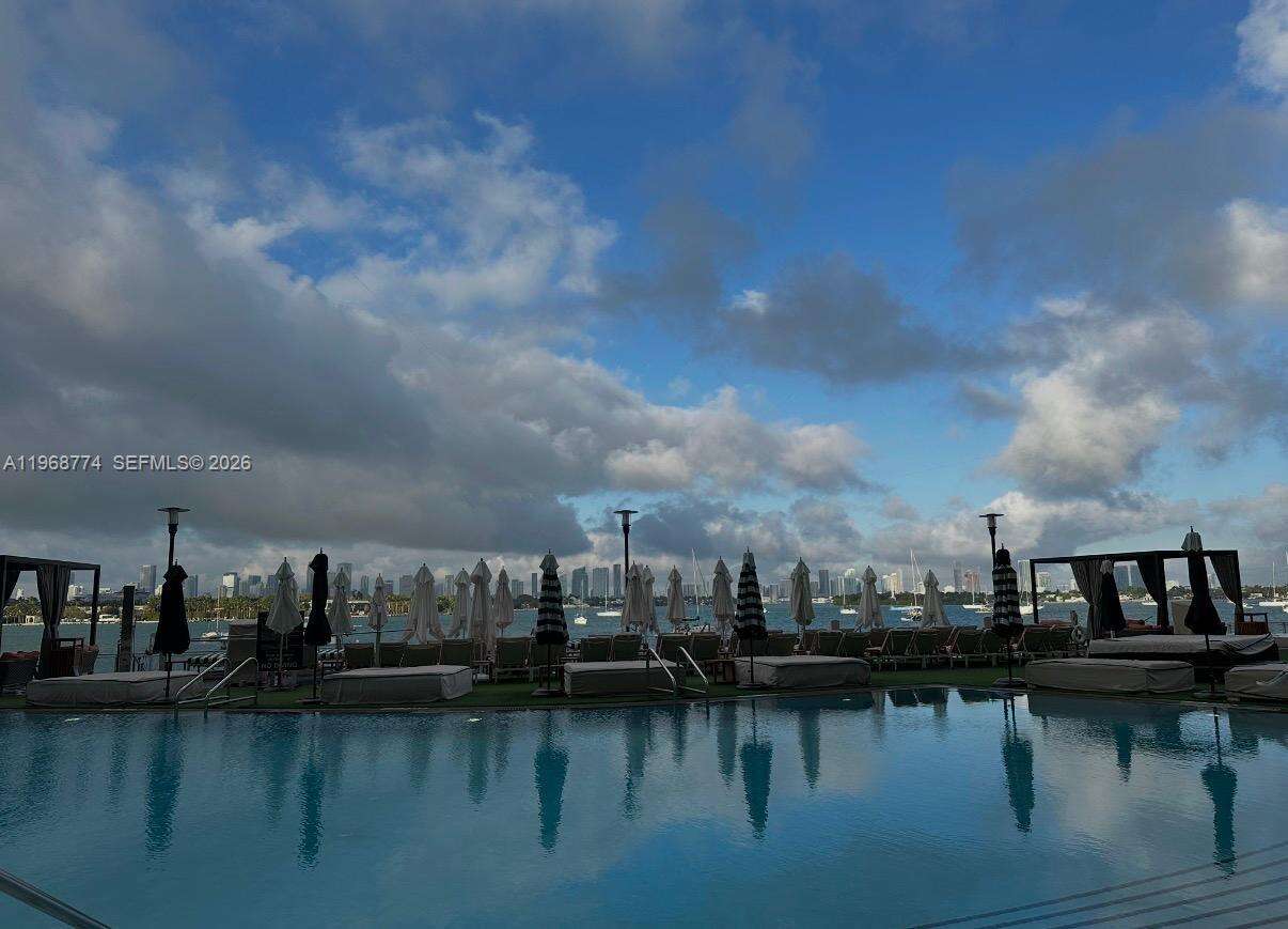 Mondrian Unit #816 | Picture 52