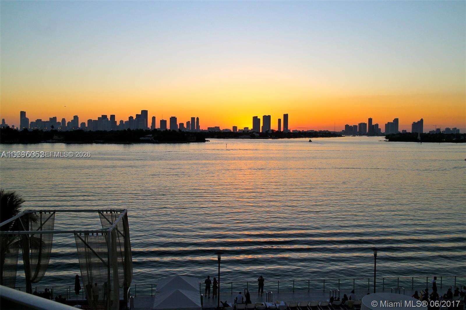 Mondrian Unit #816 | Picture 7