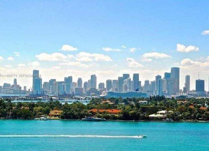 Mondrian Unit #816 | Picture 8