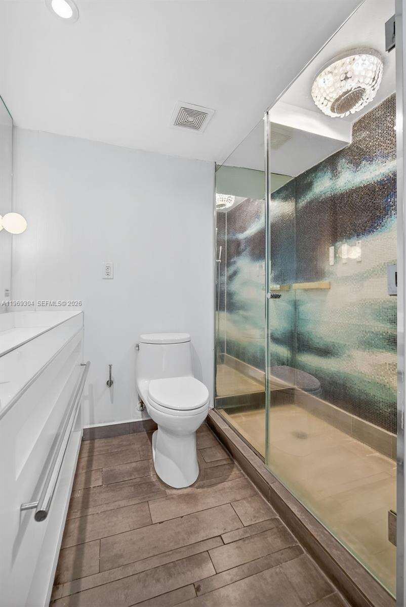 Mondrian Unit #1522 | Picture 11