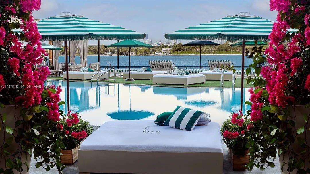 Mondrian Unit #1522 | Picture 13