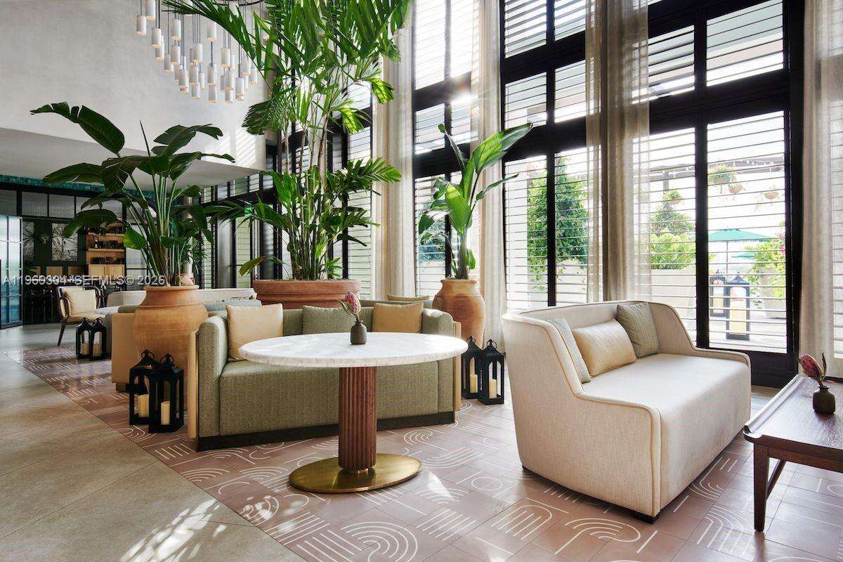 Mondrian Unit #1522 | Picture 17