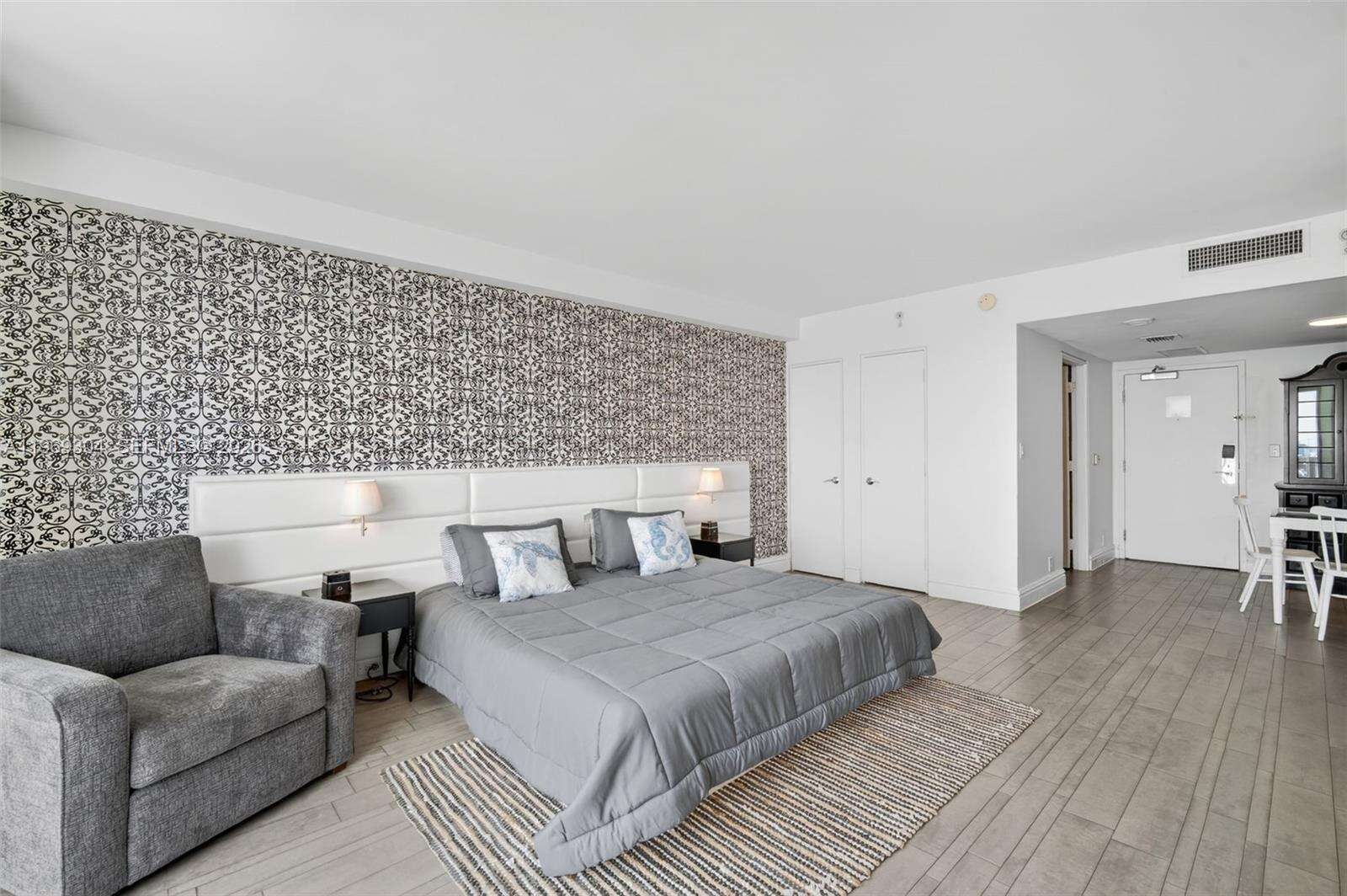 Mondrian Unit #1522 | Picture 8