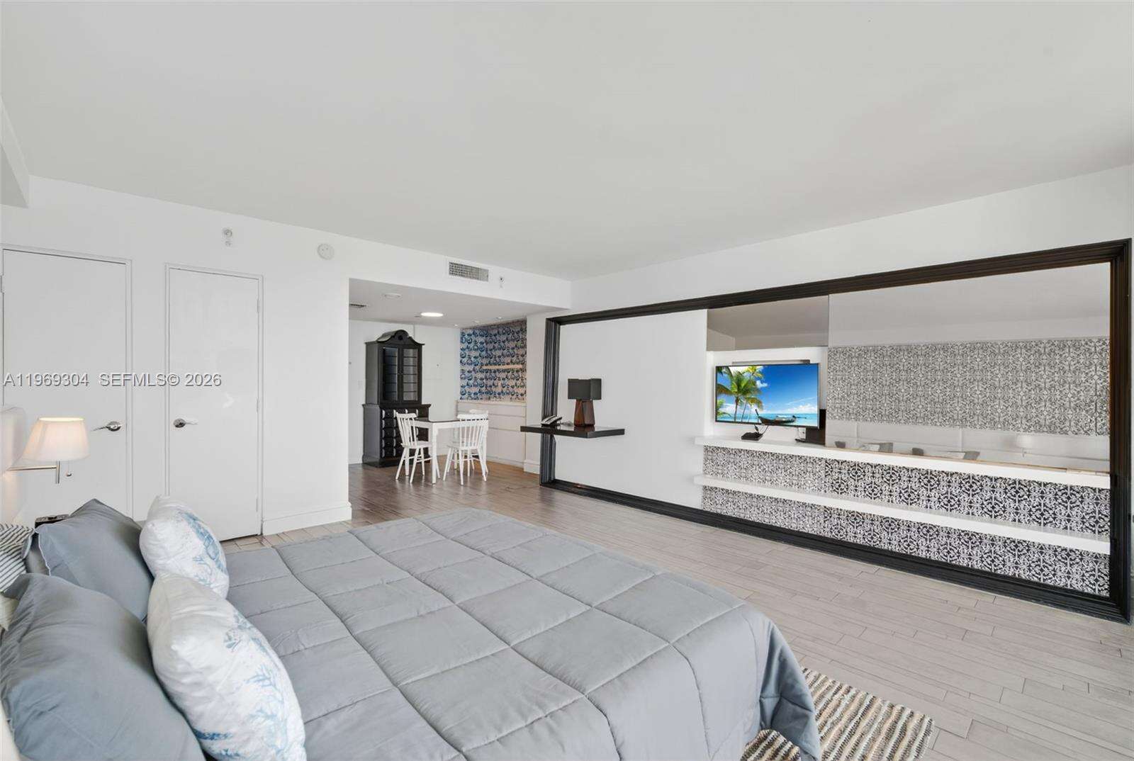 Mondrian Unit #1522 | Picture 9