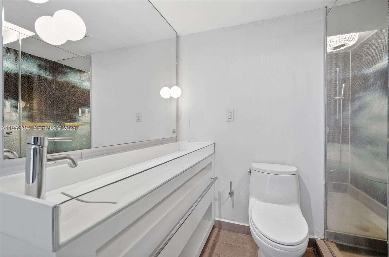 Mondrian Unit #1522 | Picture 10