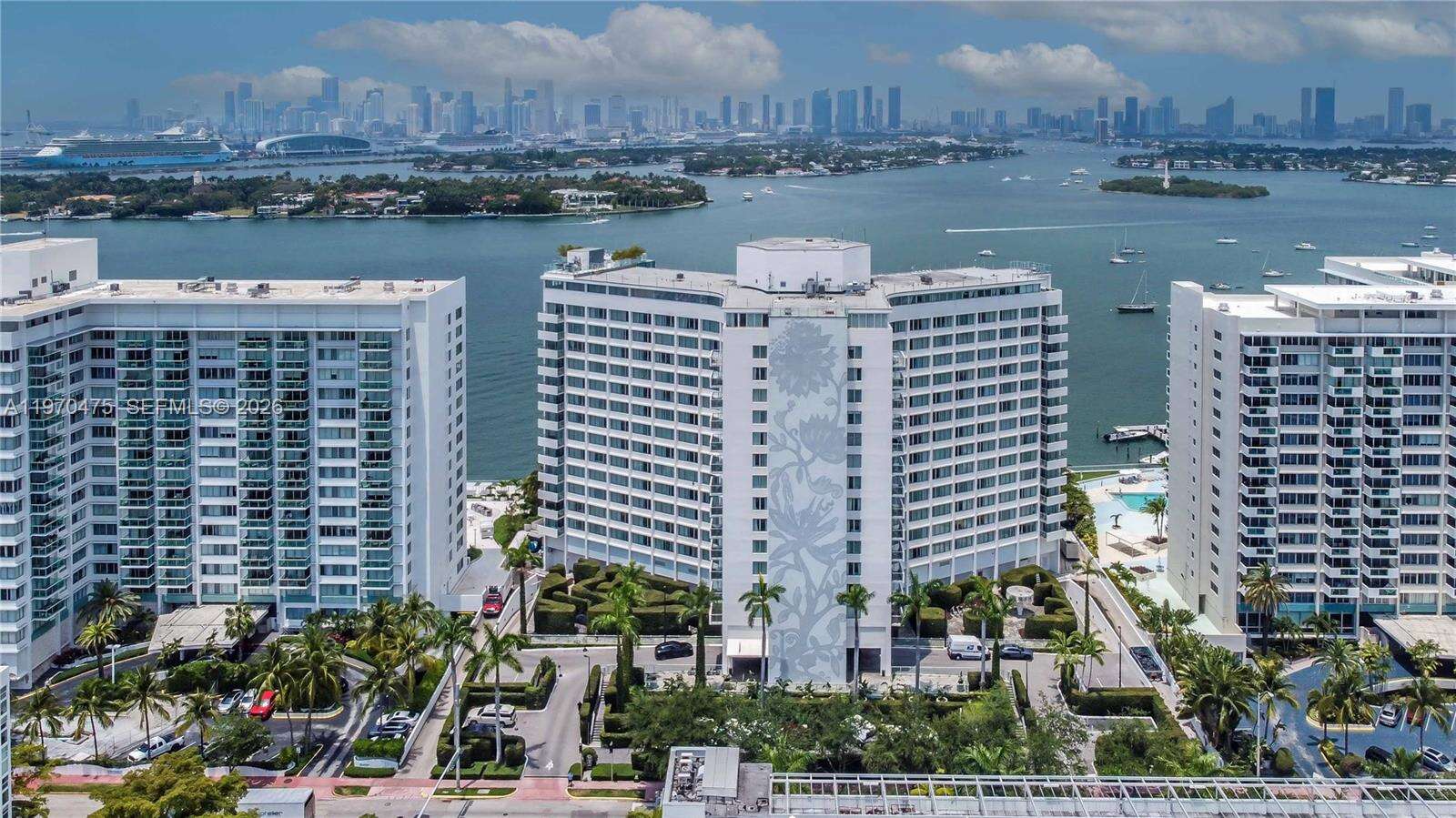 Mondrian Unit #322 | Picture 2