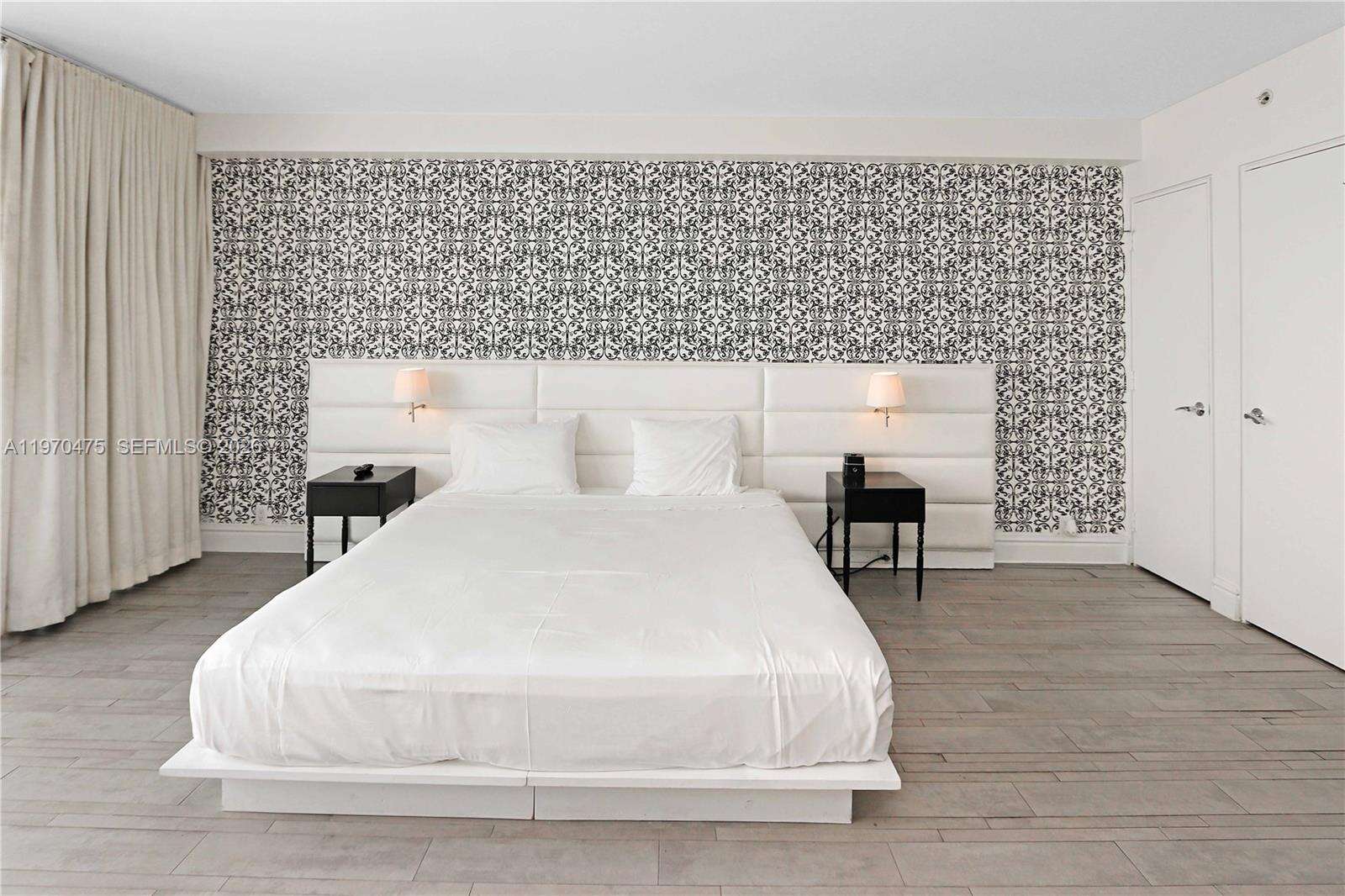 Mondrian Unit #322 | Picture 28