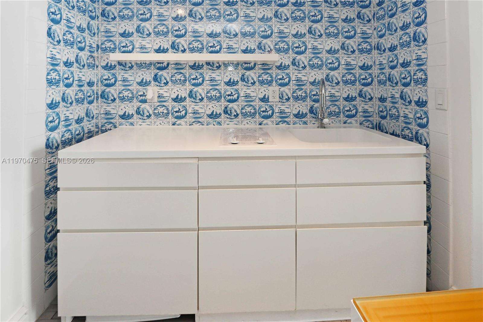 Mondrian Unit #322 | Picture 30