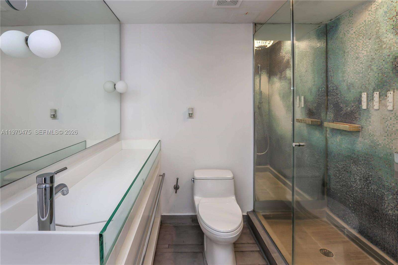 Mondrian Unit #322 | Picture 32