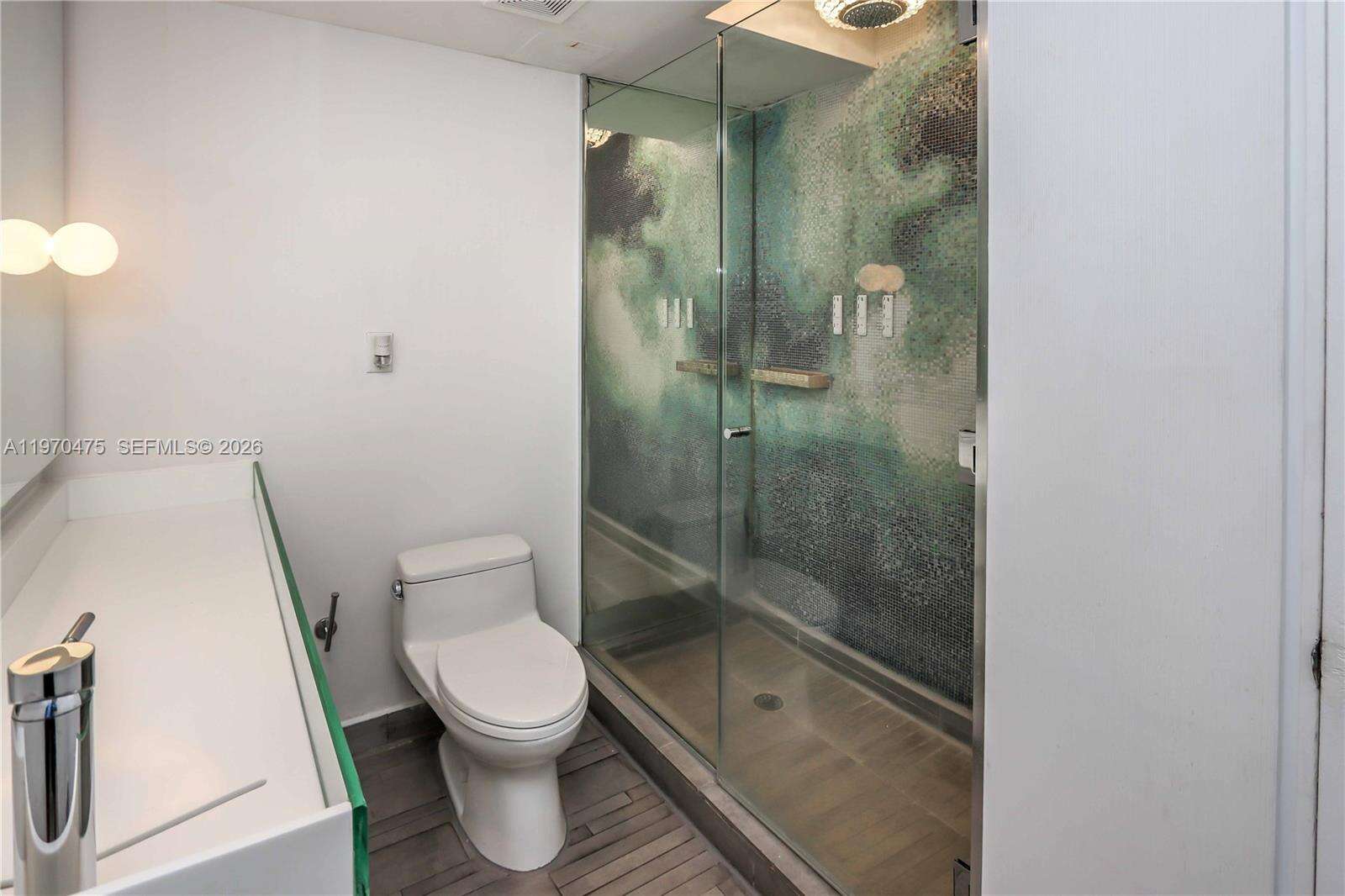 Mondrian Unit #322 | Picture 33