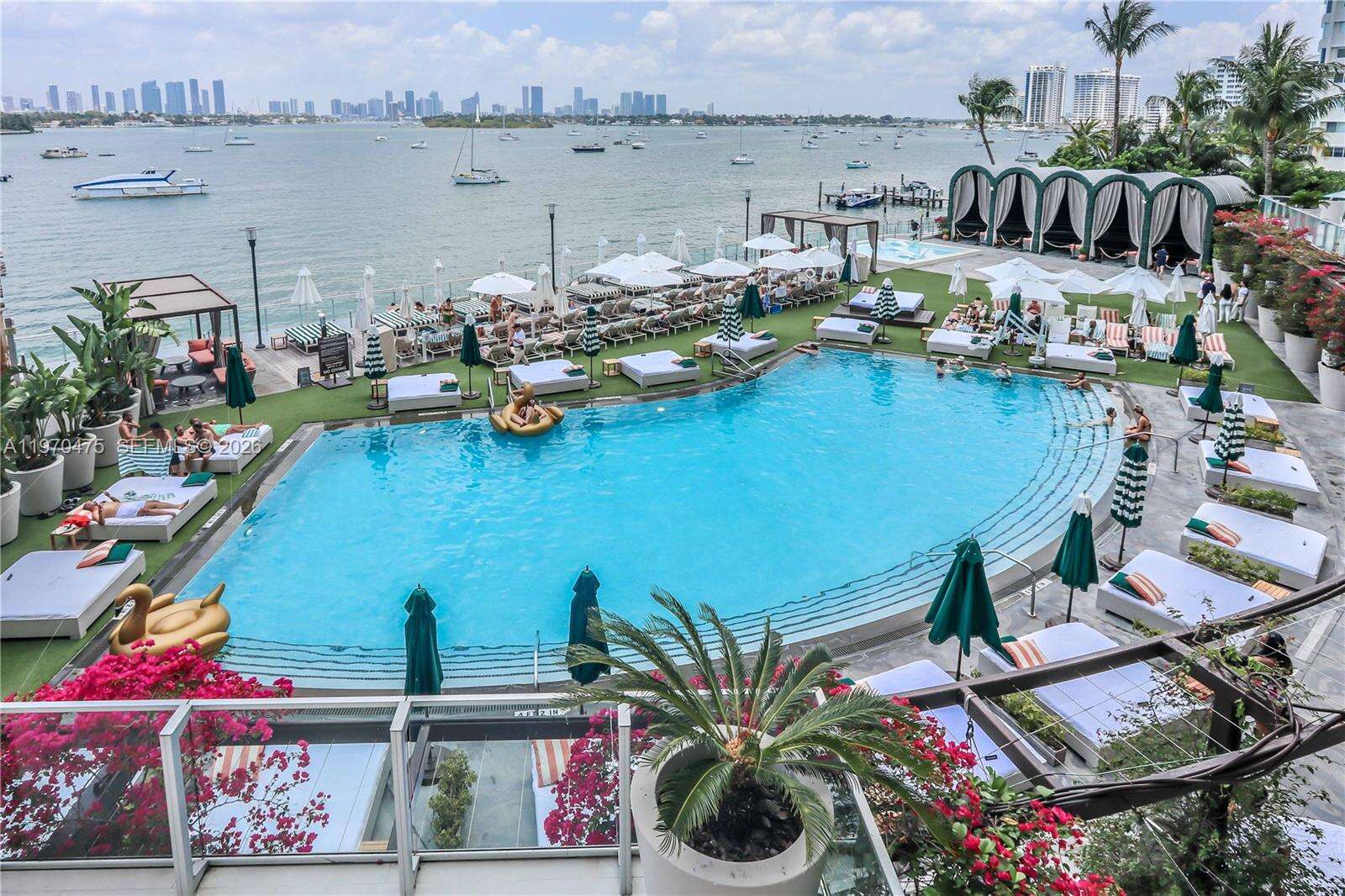 Mondrian Unit #322 | Picture 35