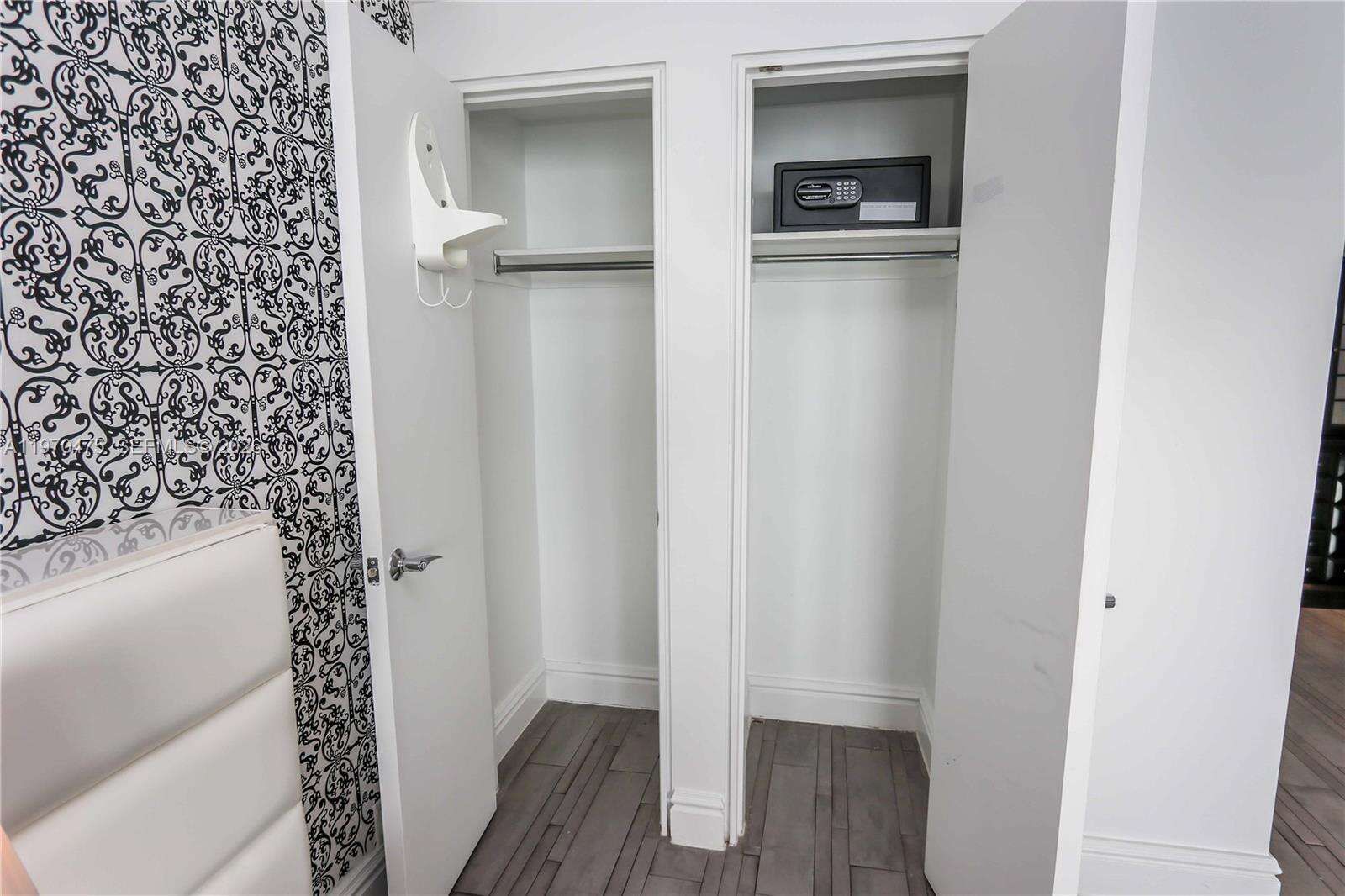 Mondrian Unit #322 | Picture 36