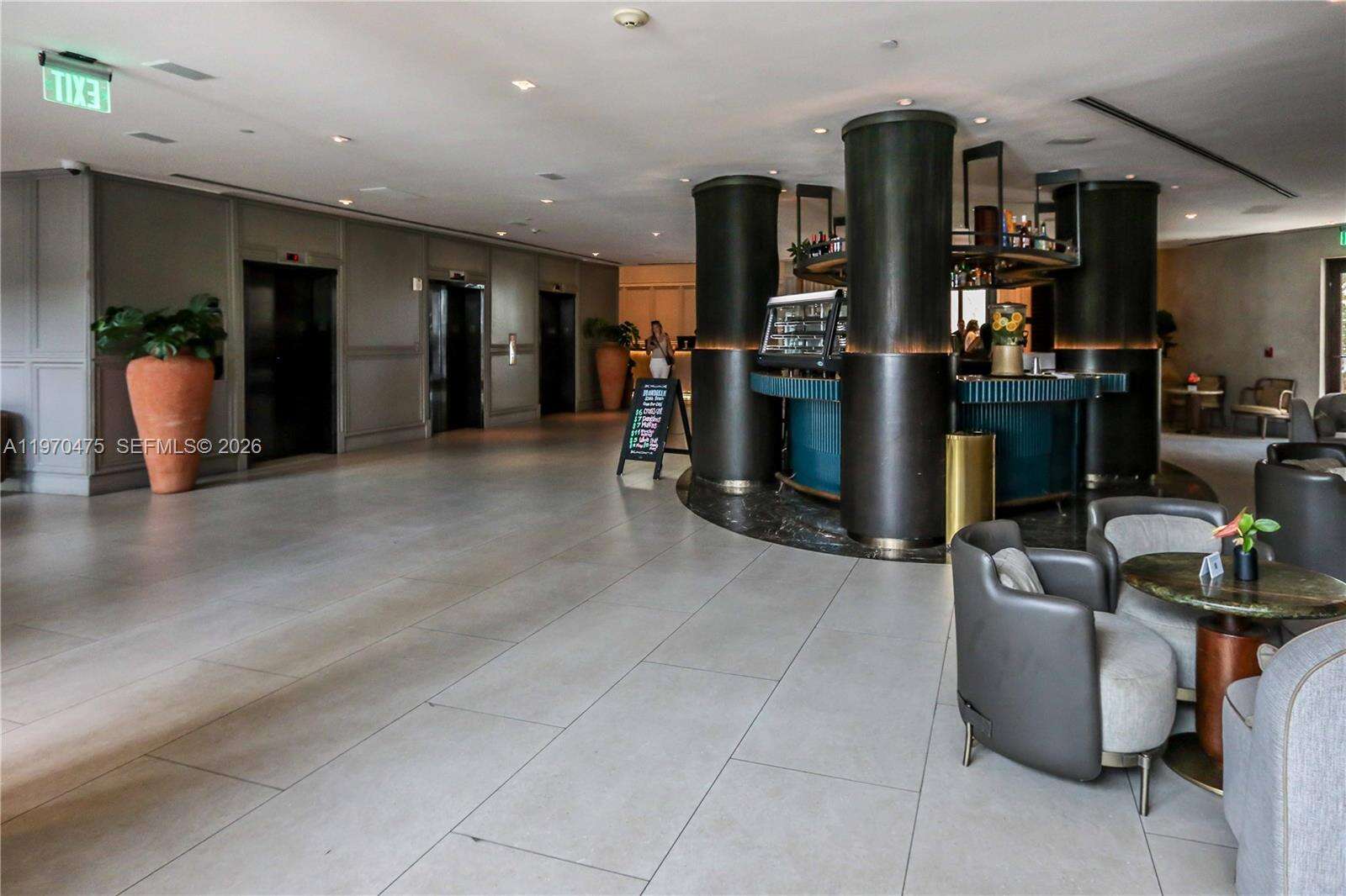 Mondrian Unit #322 | Picture 42