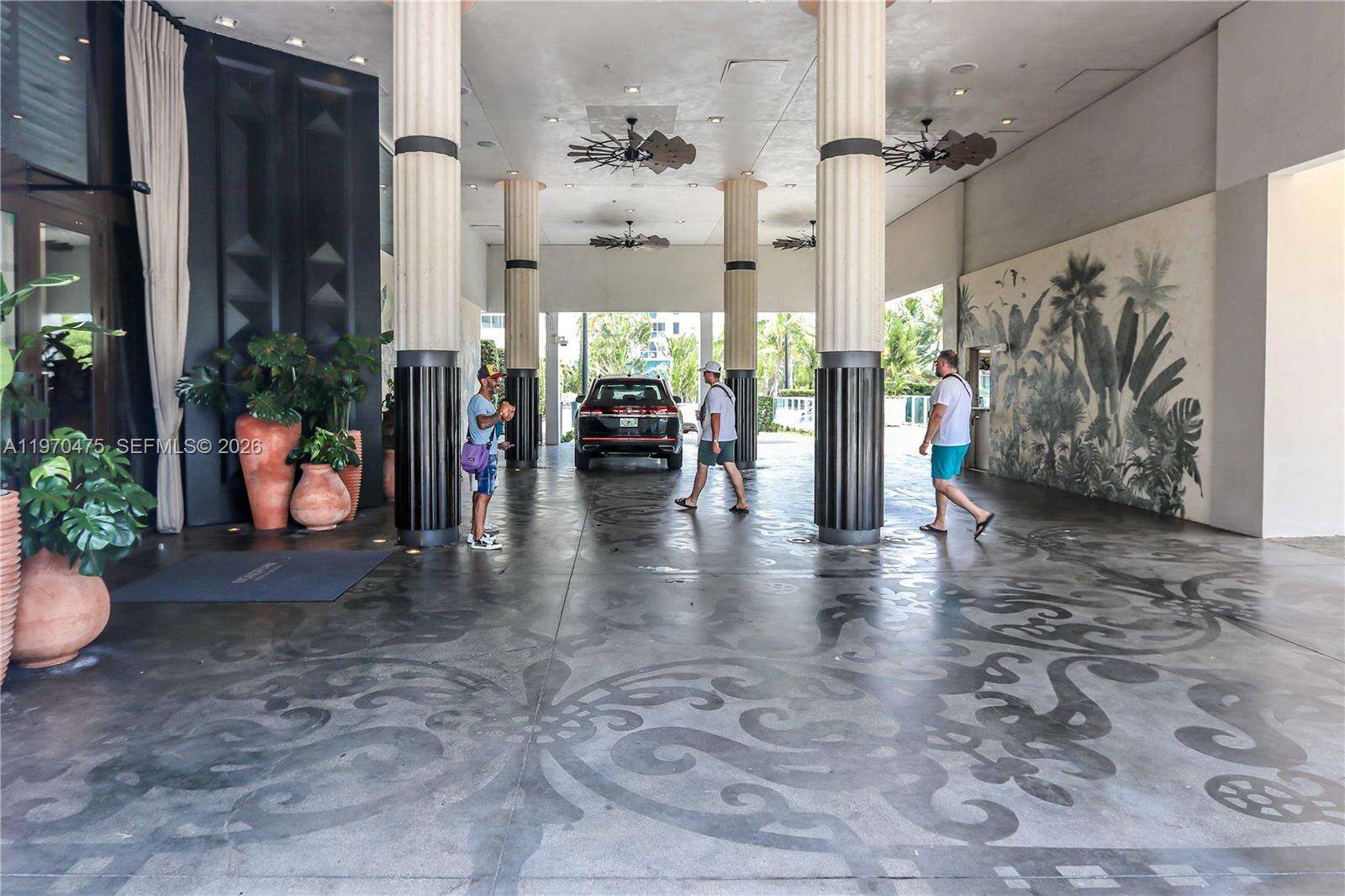 Mondrian Unit #322 | Picture 43