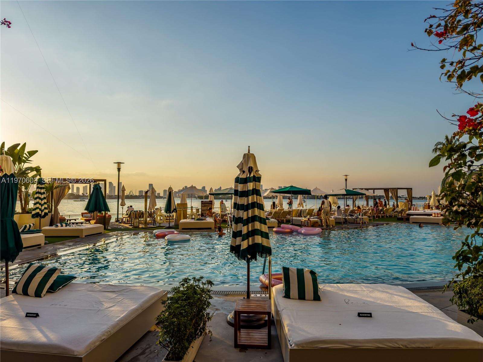 Mondrian Unit #520 | Picture 16