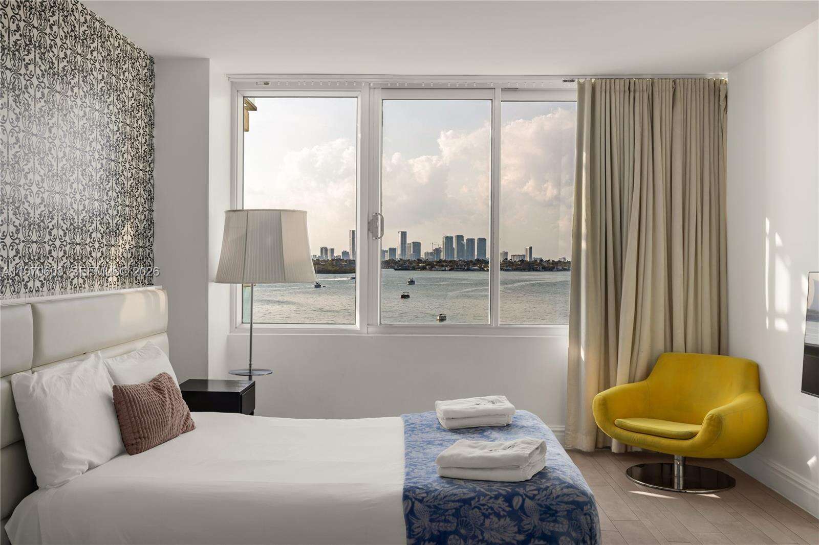 Mondrian Unit #520 | Picture 19