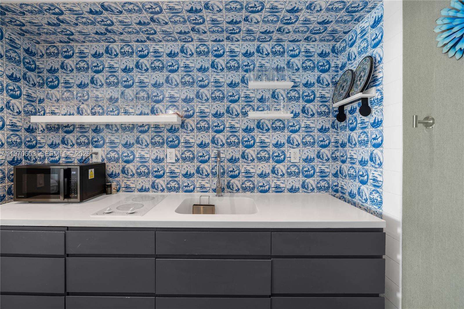 Mondrian Unit #520 | Picture 25