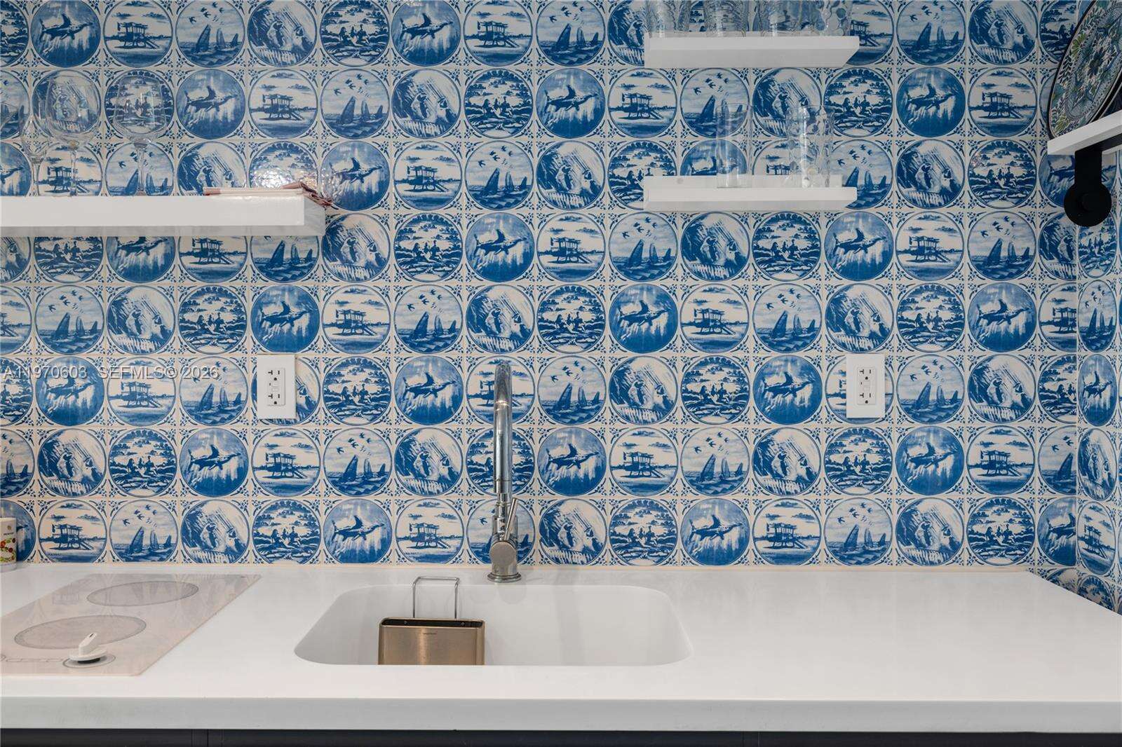 Mondrian Unit #520 | Picture 26