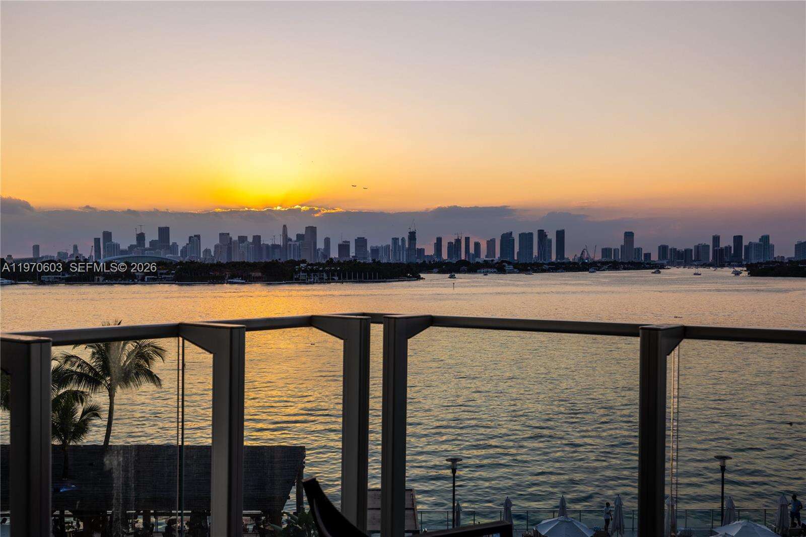 Mondrian Unit #520 | Picture 27