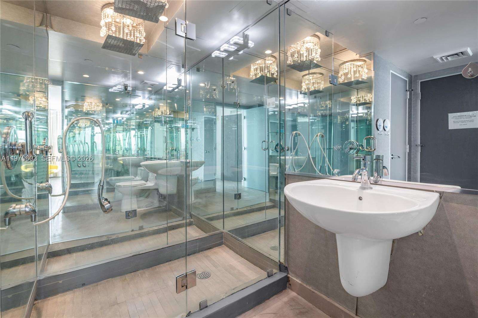 Mondrian Unit #520 | Picture 35