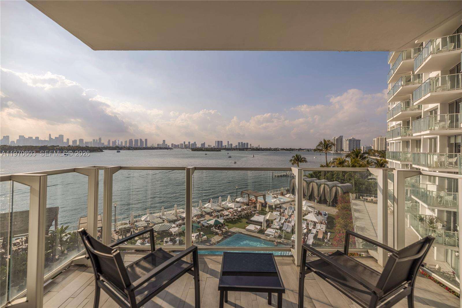 Mondrian Unit #520 | Picture 38