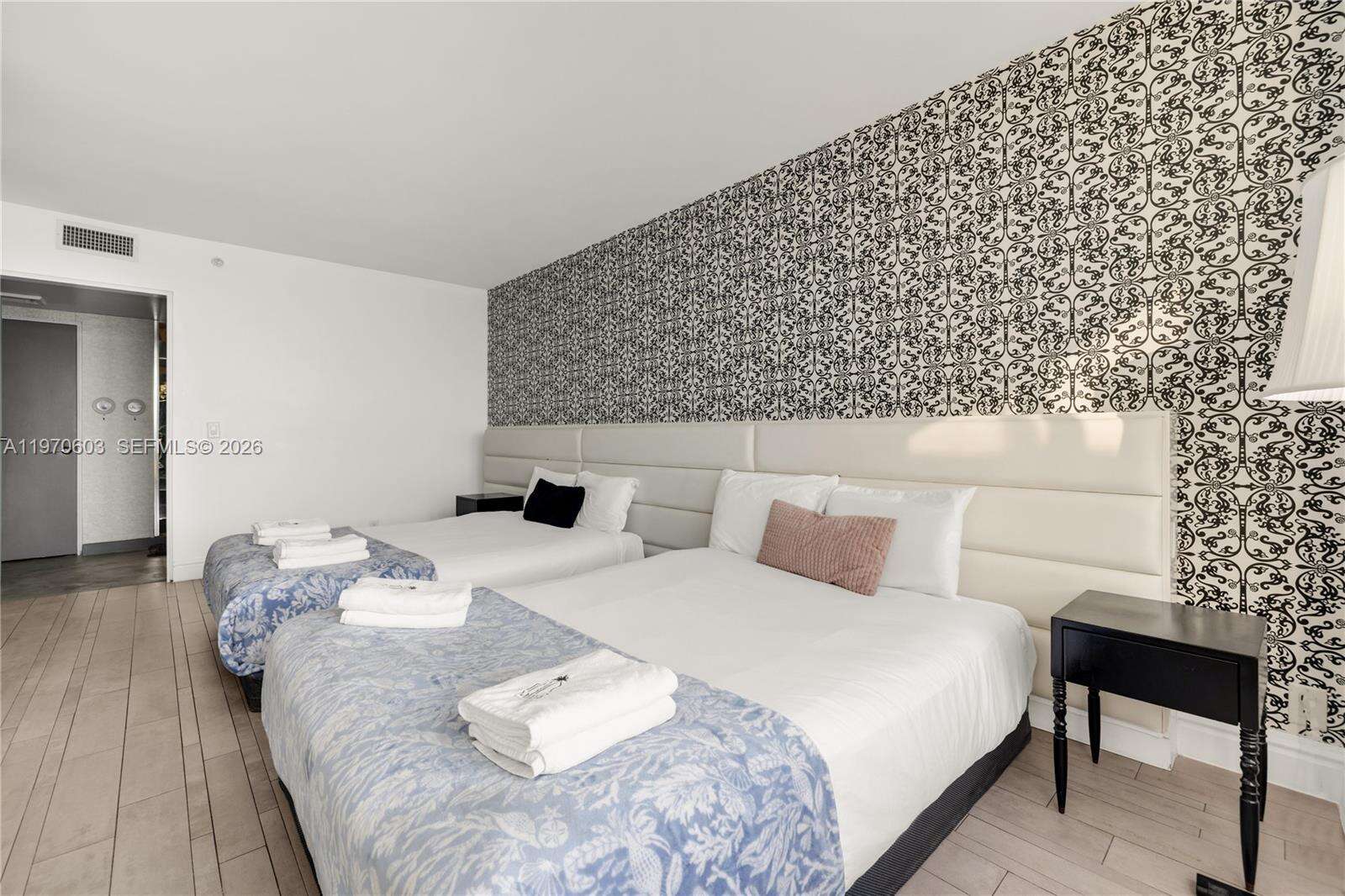 Mondrian Unit #520 | Picture 39