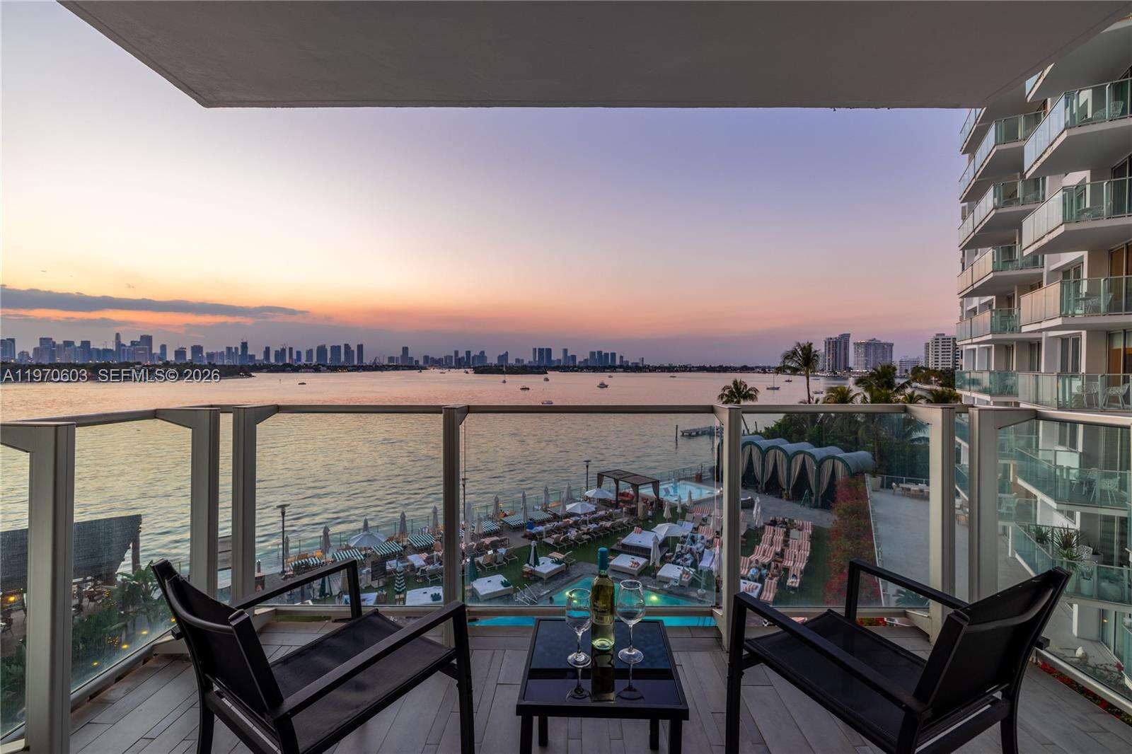 Mondrian Unit #520 | Picture 5