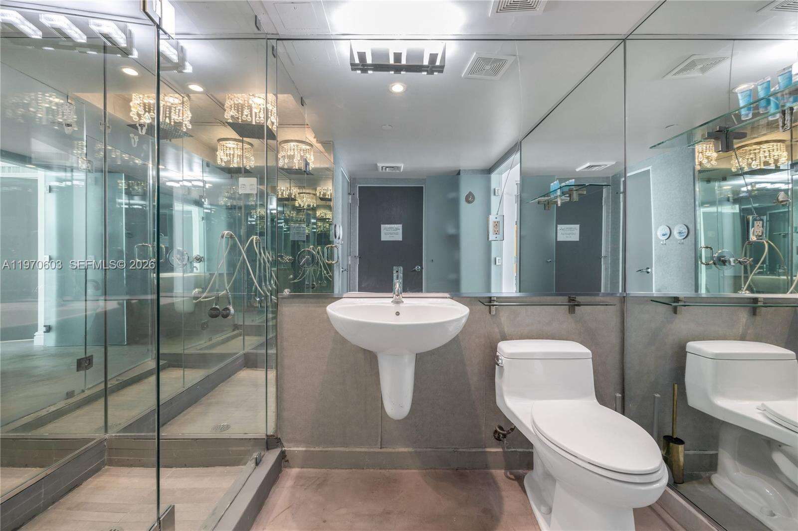 Mondrian Unit #520 | Picture 42