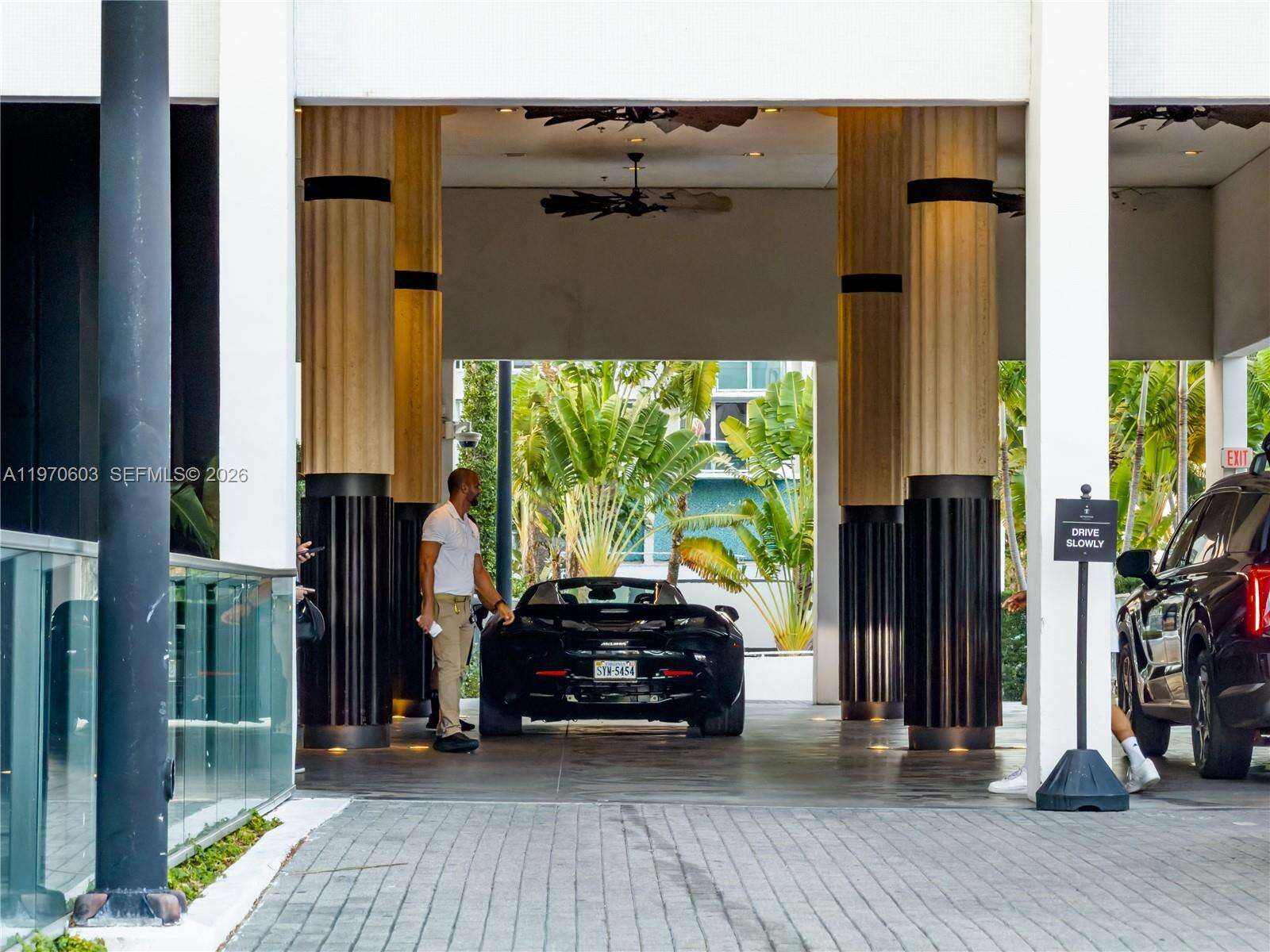 Mondrian Unit #520 | Picture 44