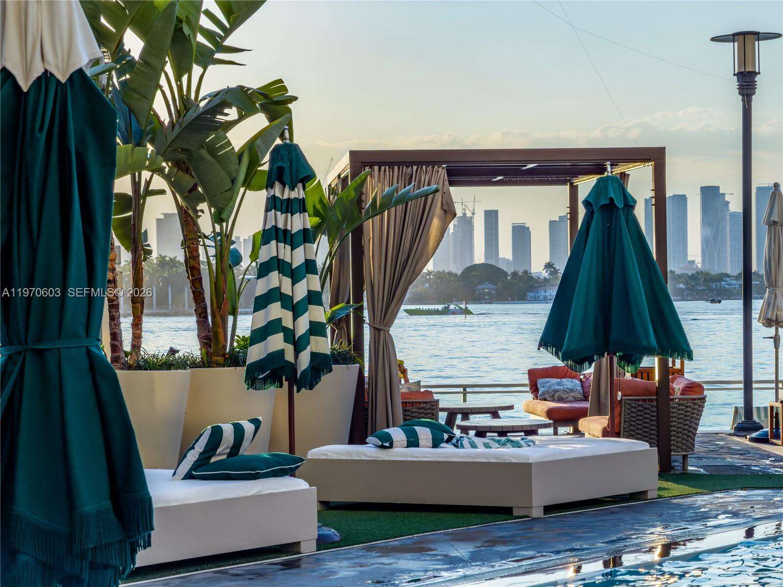 Mondrian Unit #520 | Picture 45