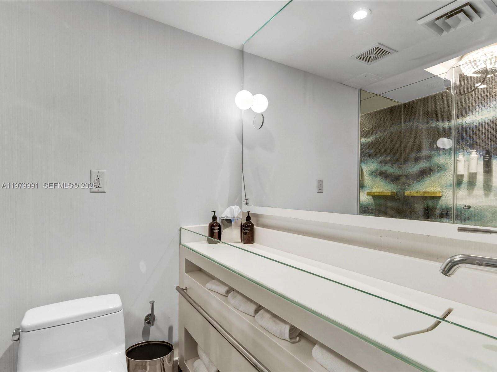 Mondrian Unit #1414 | Picture 16