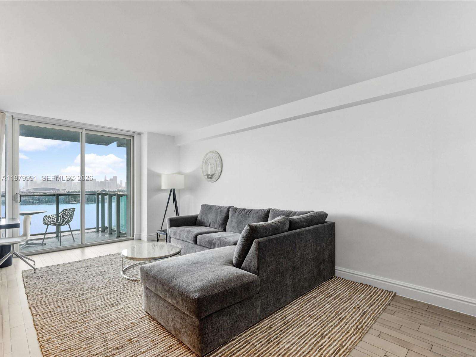 Mondrian Unit #1414 | Picture 3