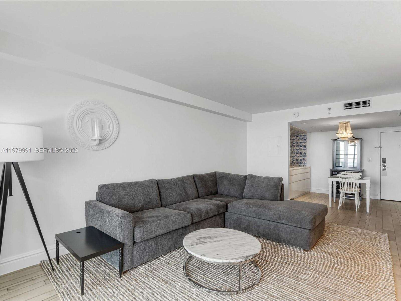 Mondrian Unit #1414 | Picture 4