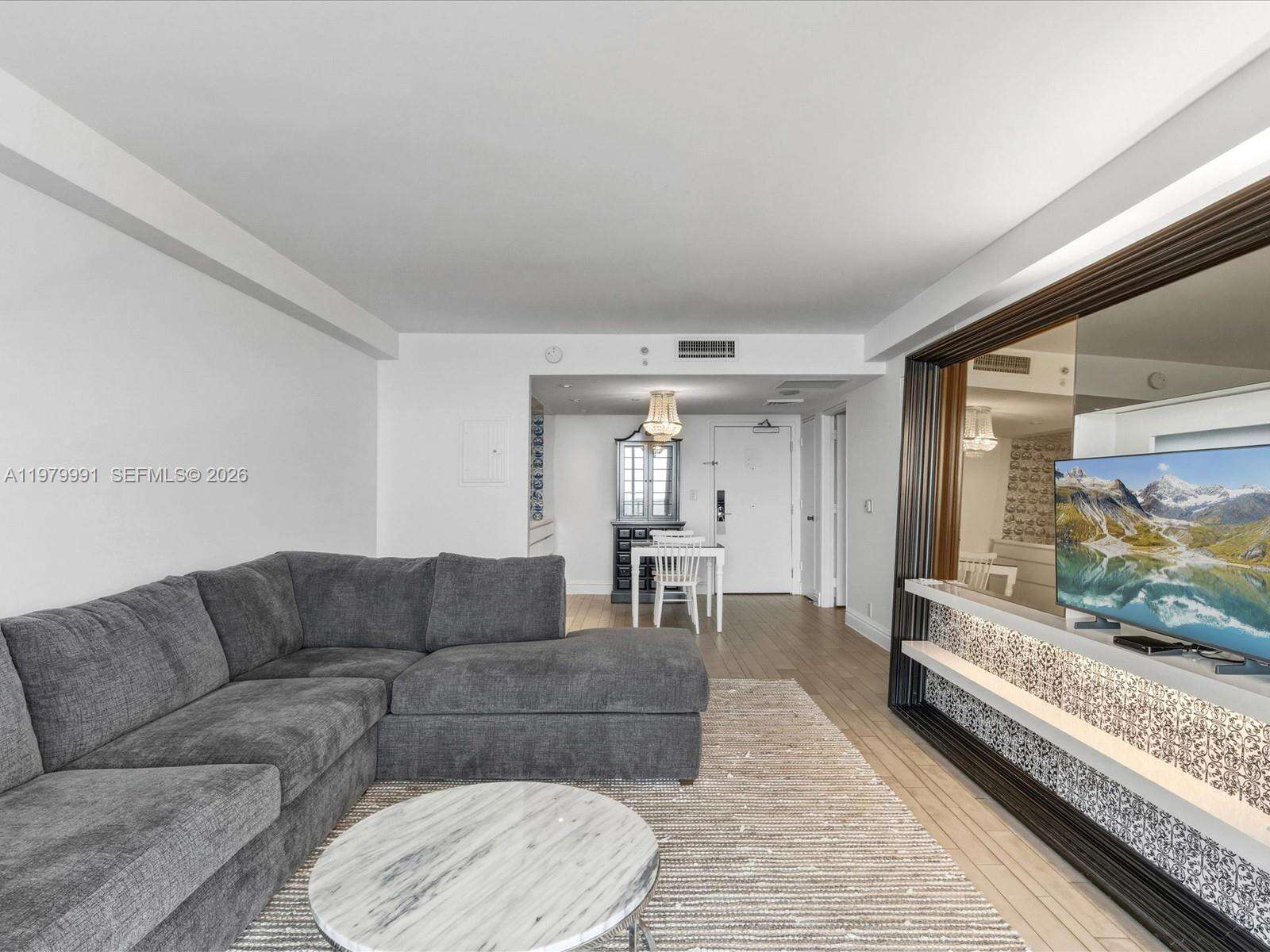 Mondrian Unit #1414 | Picture 5