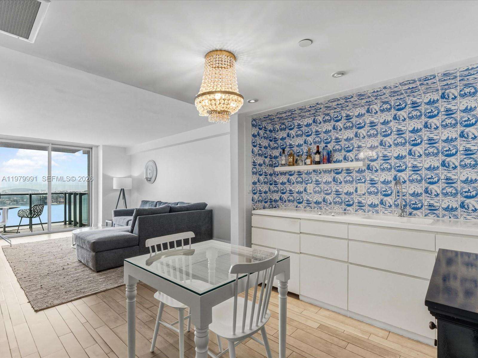 Mondrian Unit #1414 | Picture 6