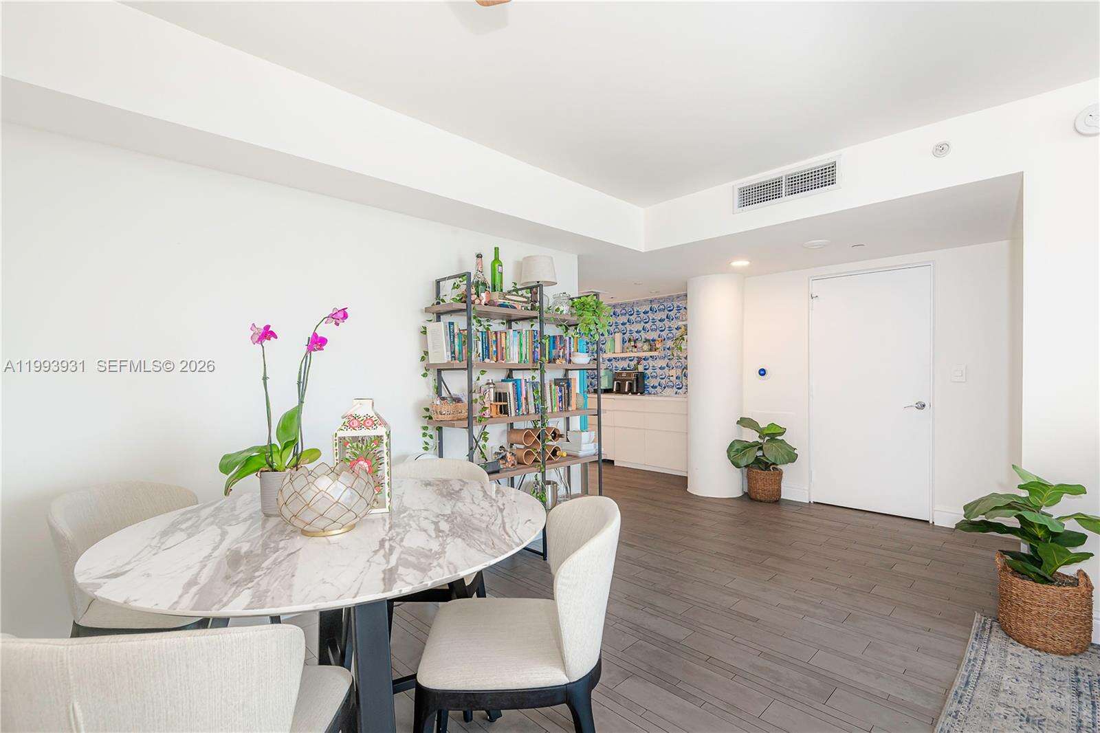 Mondrian Unit #1427 | Picture 12