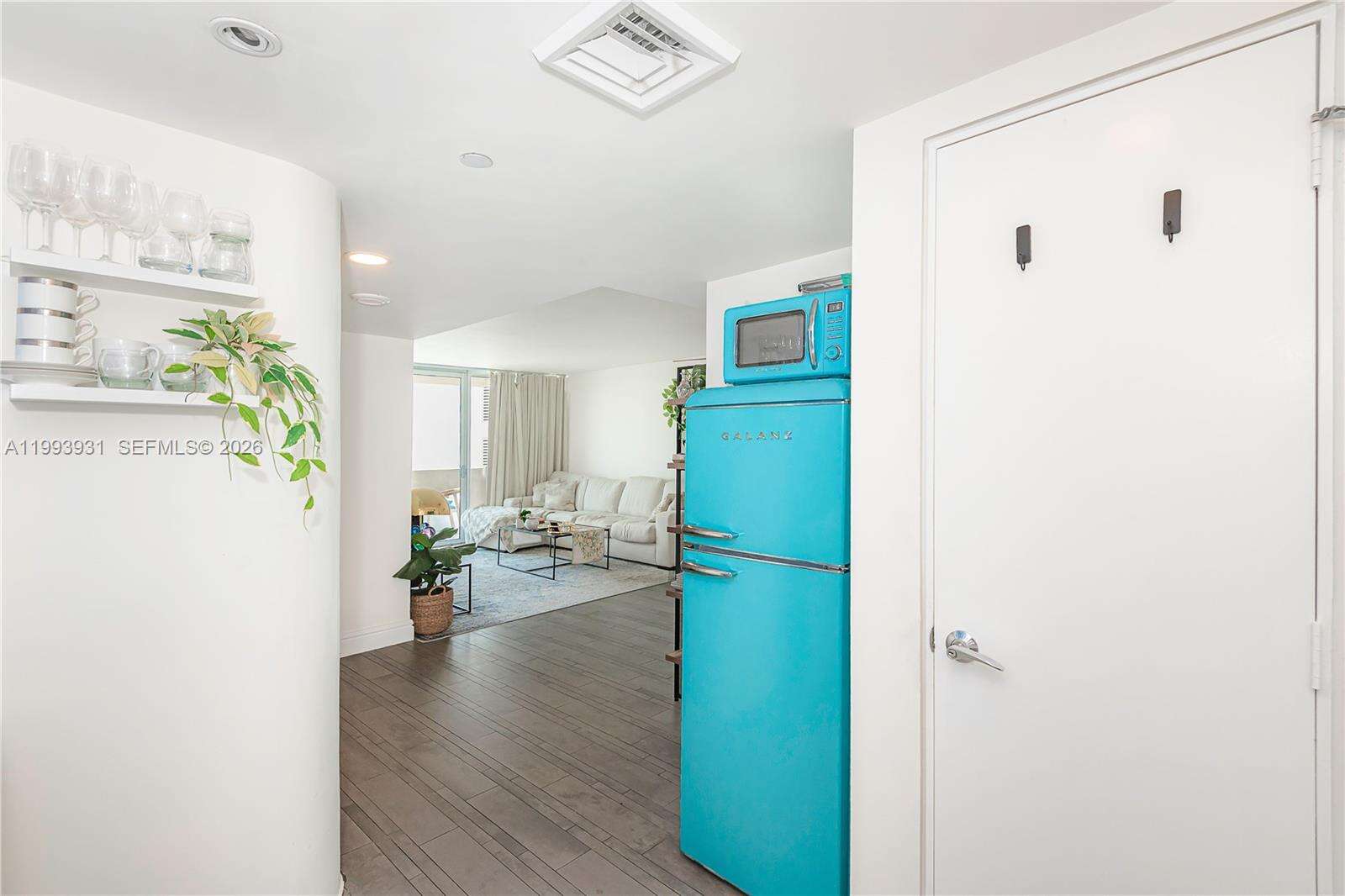 Mondrian Unit #1427 | Picture 18