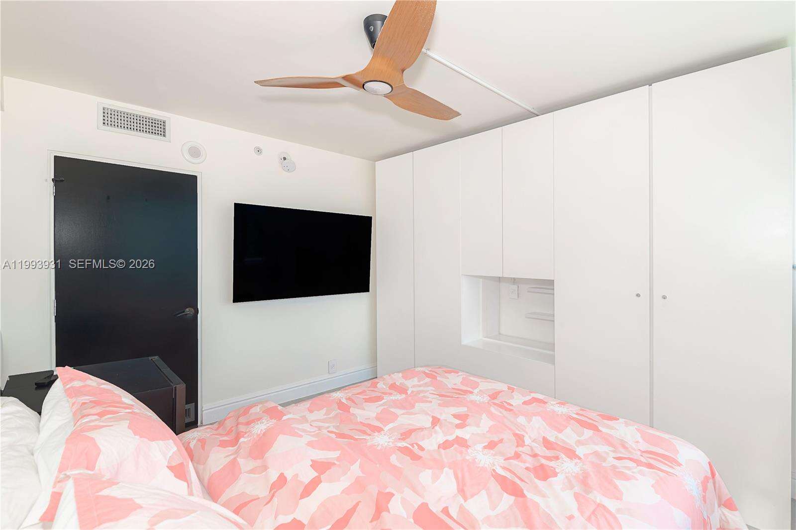 Mondrian Unit #1427 | Picture 23