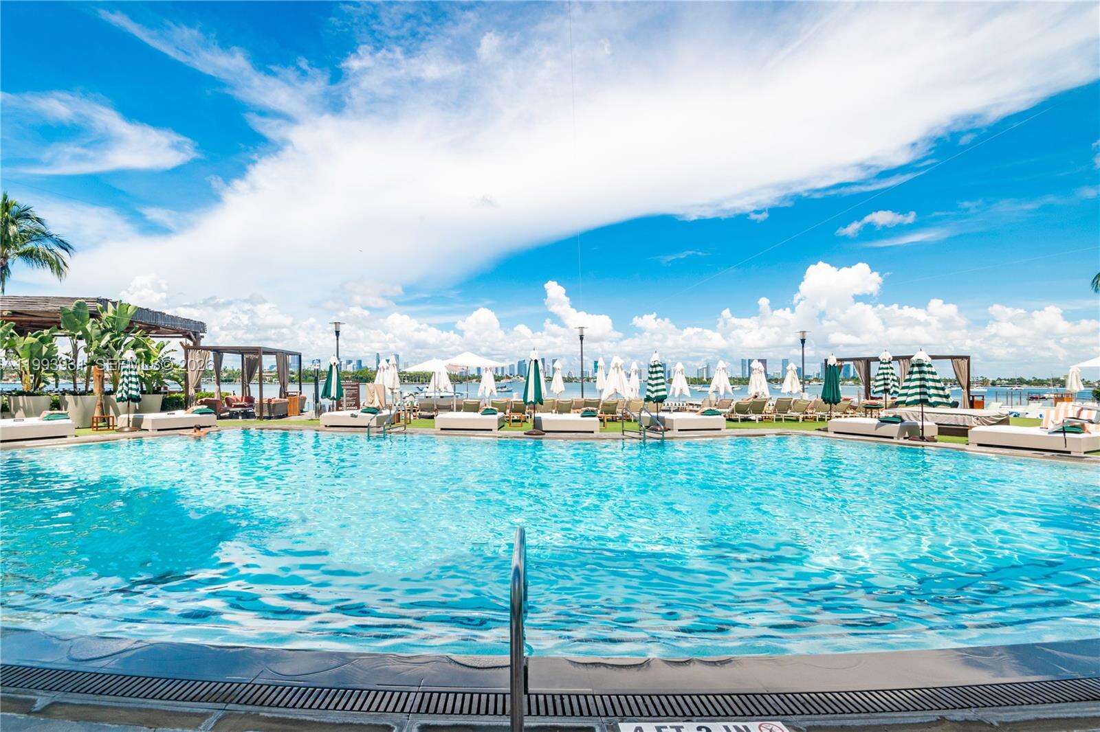 Mondrian Unit #1427 | Picture 31