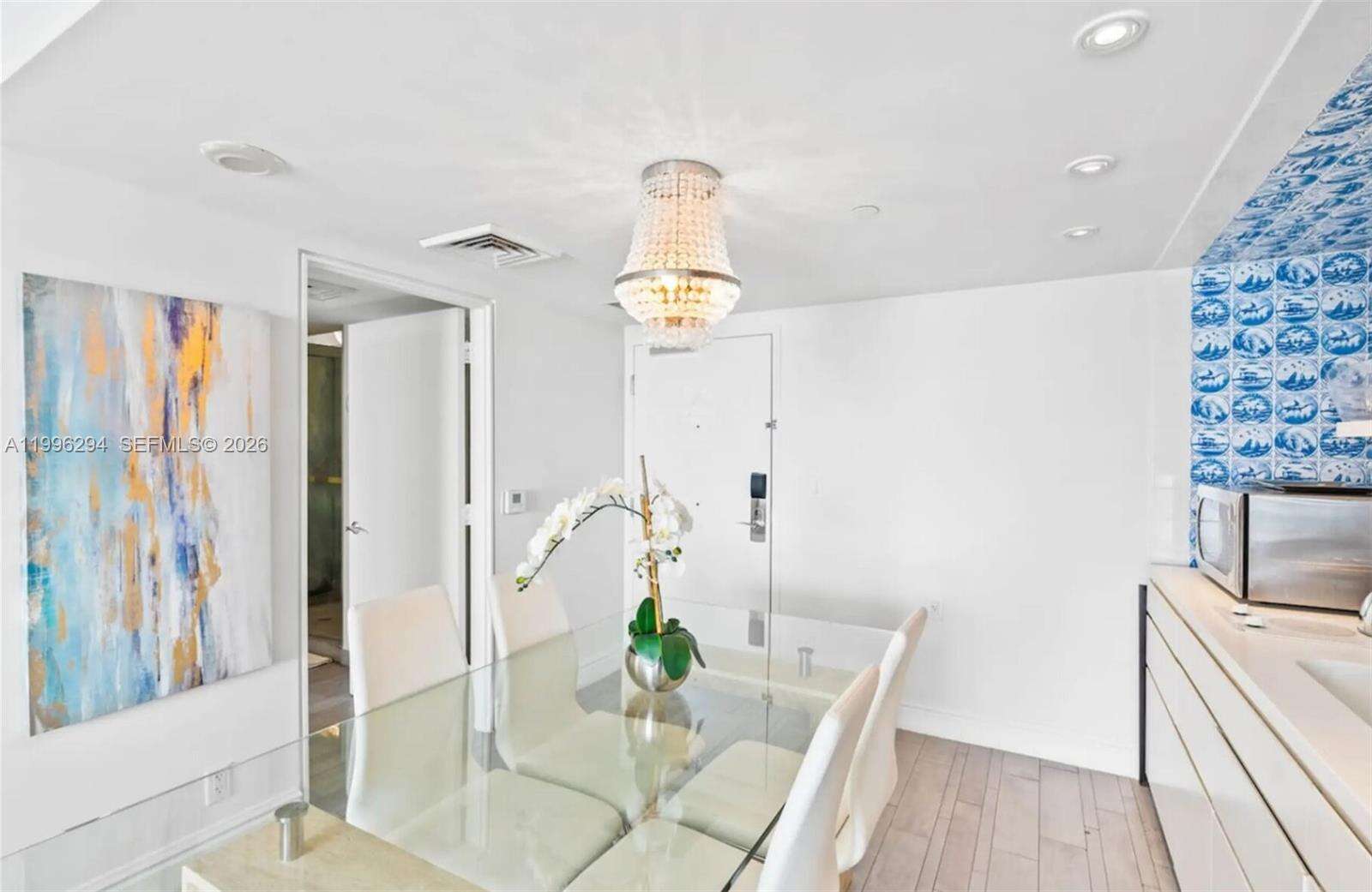 Mondrian Unit #410 | Picture 9