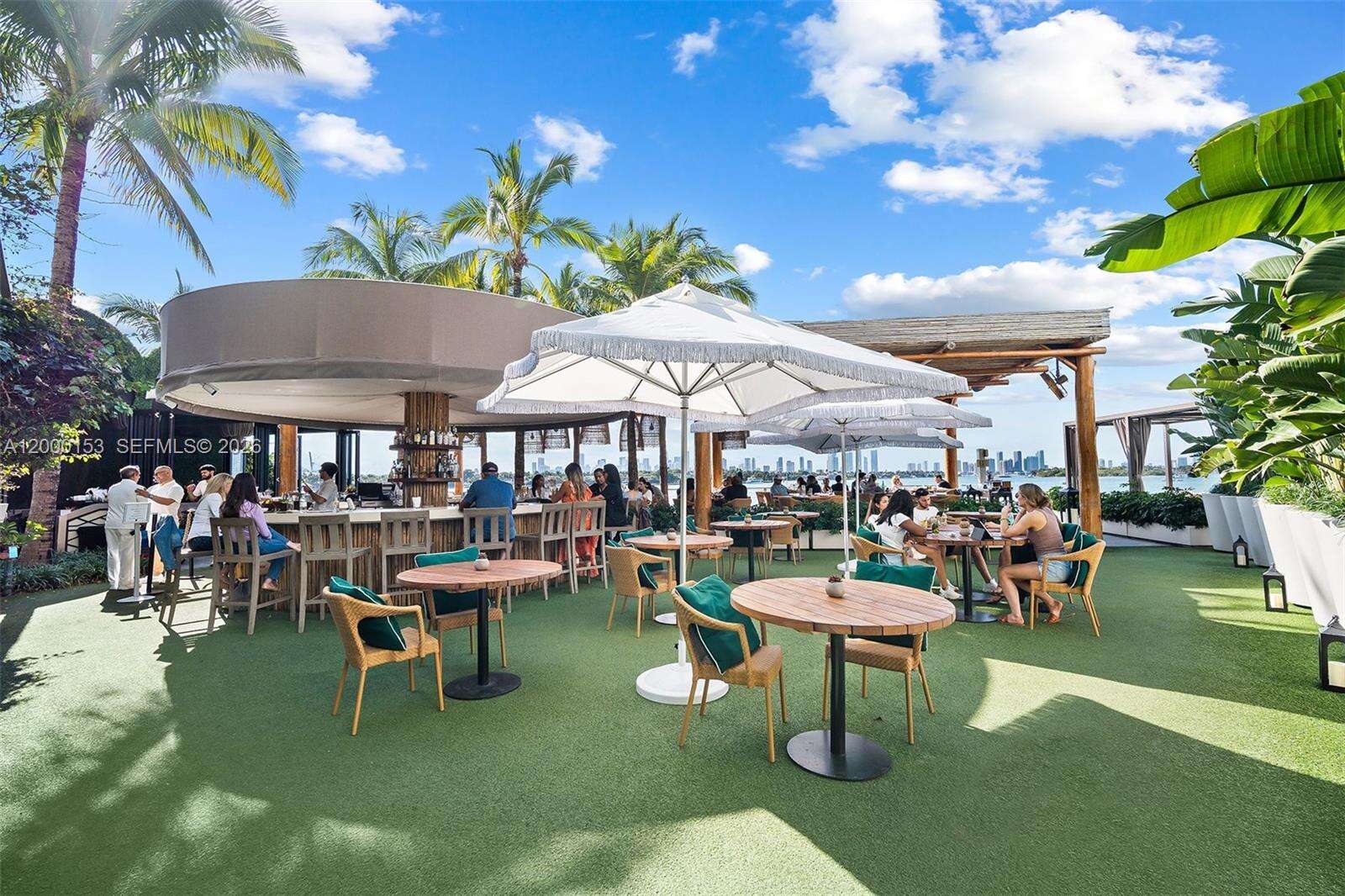 Mondrian Unit #819 | Picture 12