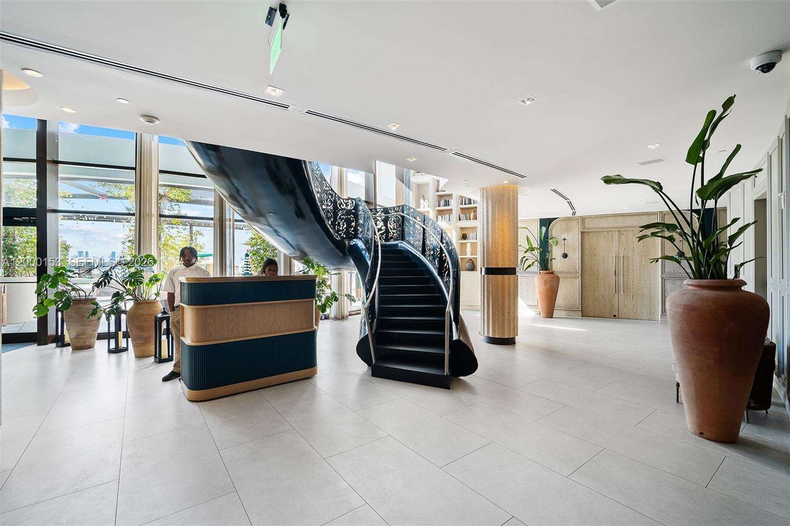 Mondrian Unit #819 | Picture 21